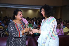 welcoming the Chief Guest Ms. Rekha Sharma