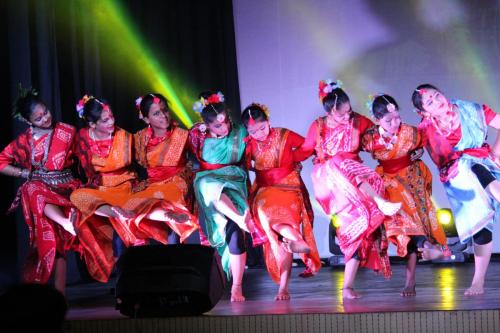 MELODIOUS SINGING COORDINATED WITH RHYTHMIC DANCING!!